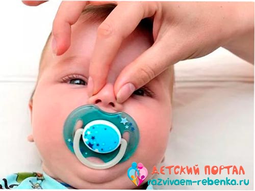 Как достать козявки у новорожденного из носа