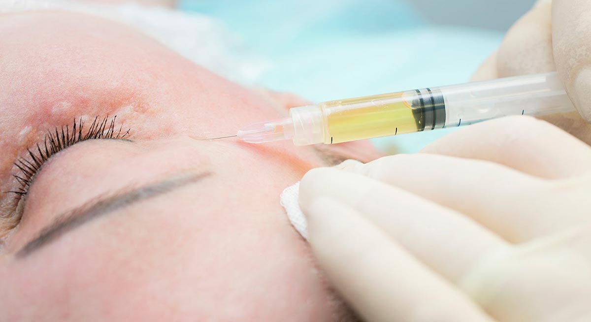 Почему у новорожденного один глаз открывается больше другого