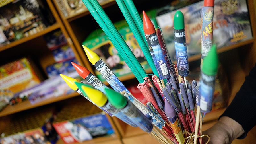 Дети и пиротехника: правила безопасности – как не закончить новогоднюю ночь в больнице