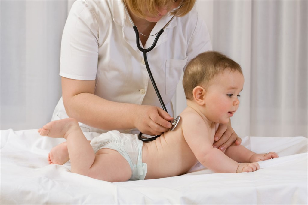 Почему ребенок не переворачивается в 6-7 месяцев