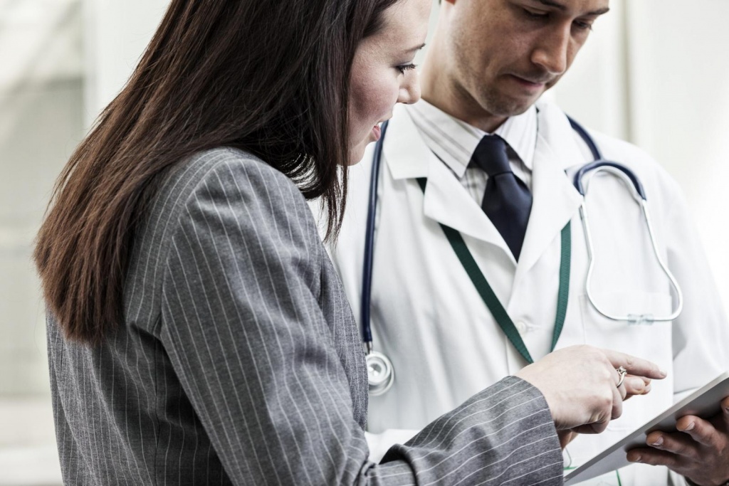 Шишка в груди при грудном вскармливании: устраняем проблему