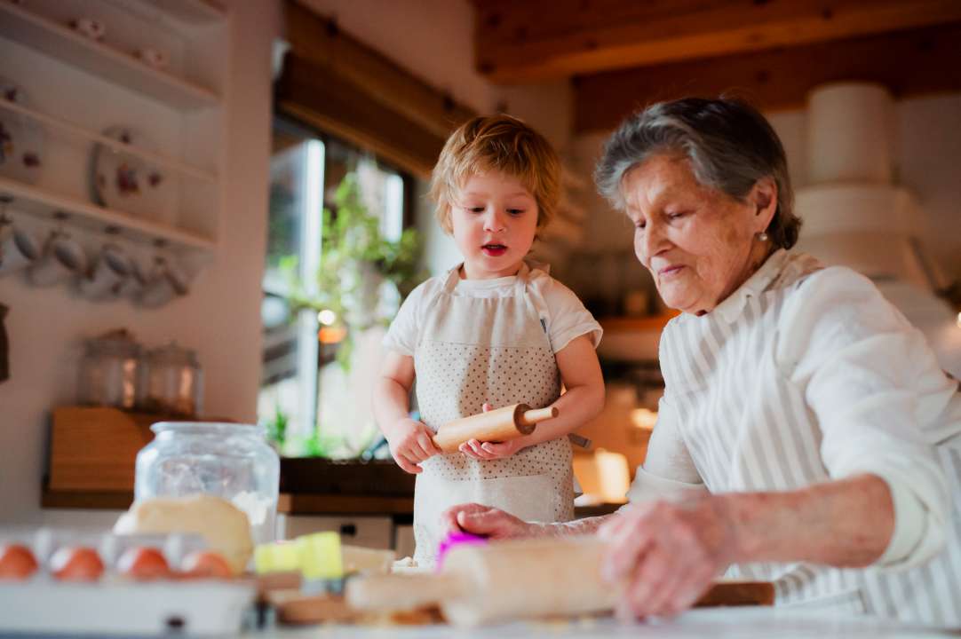 Не обездоливайте бабушек. можно ли доверить внуков старшему поколению? | дети и родители | здоровье | аиф аргументы и факты в беларуси