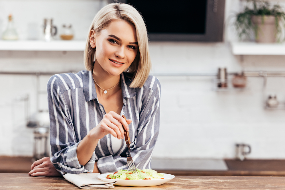 Правда и мифы: ученые выяснили, какие продукты в рационе кормящей мамы вызывают колики у ребенка