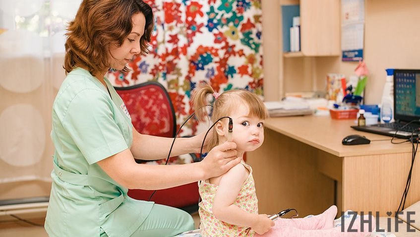 Ребенок в 6 месяцев не сидит и не ползает