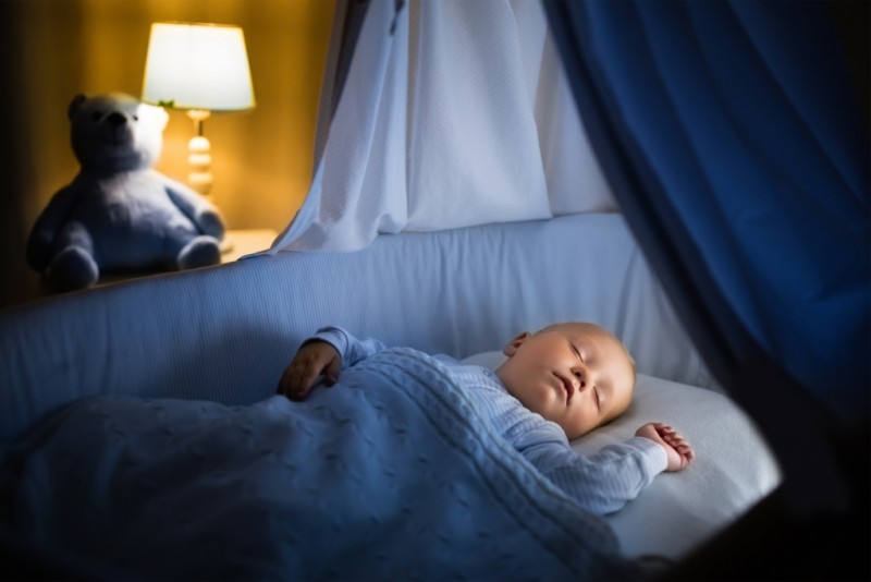 Почему ребенок в 4 месяца часто просыпается ночью — советы родителям