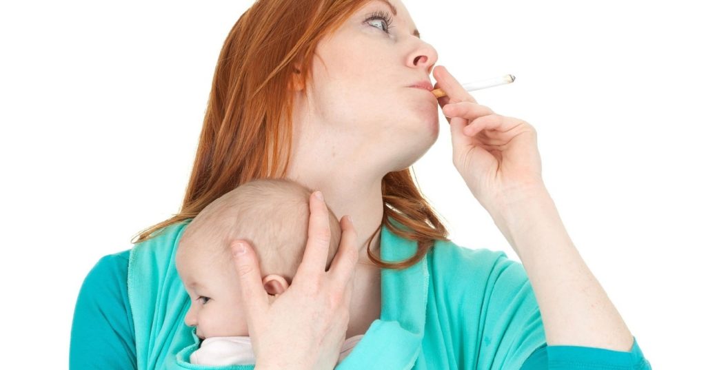 Курение при грудном вскармливании – вред и последствия