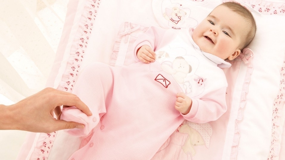 Пеленание новорожденного