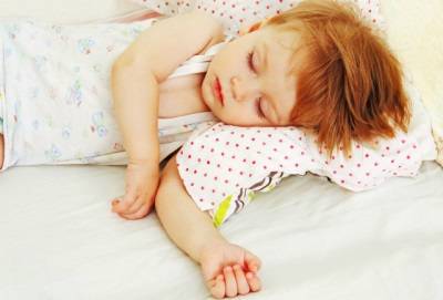Как отучить ребенка спать с родителями — возможные способы