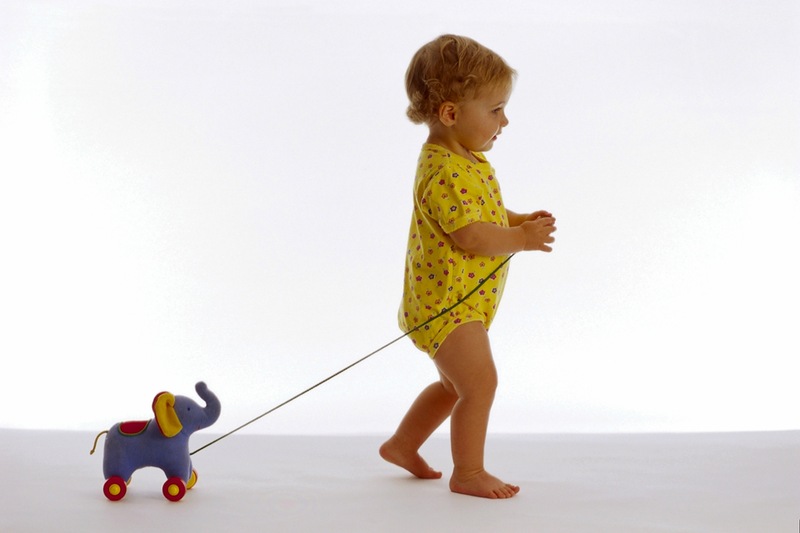 Как научить ребенка ходить самостоятельно?