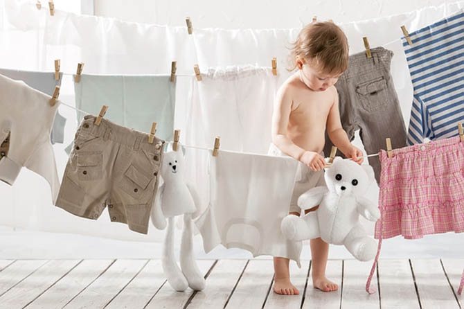 Чем и как стирать вещи для новорожденного