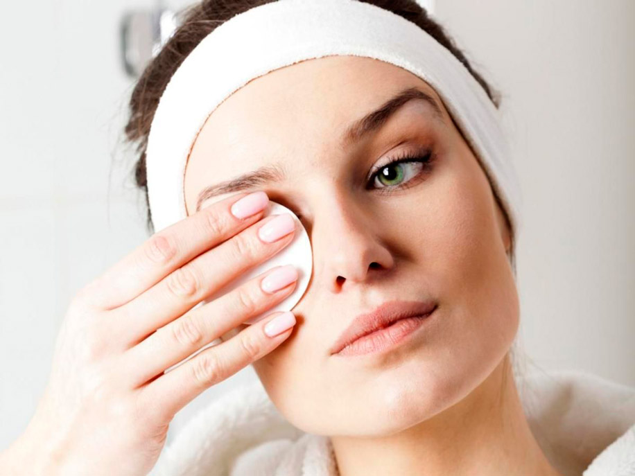 Чем лучше промывать глазки новорожденного