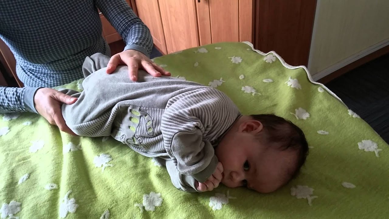 Как научить ребенка переворачиваться самостоятельно?