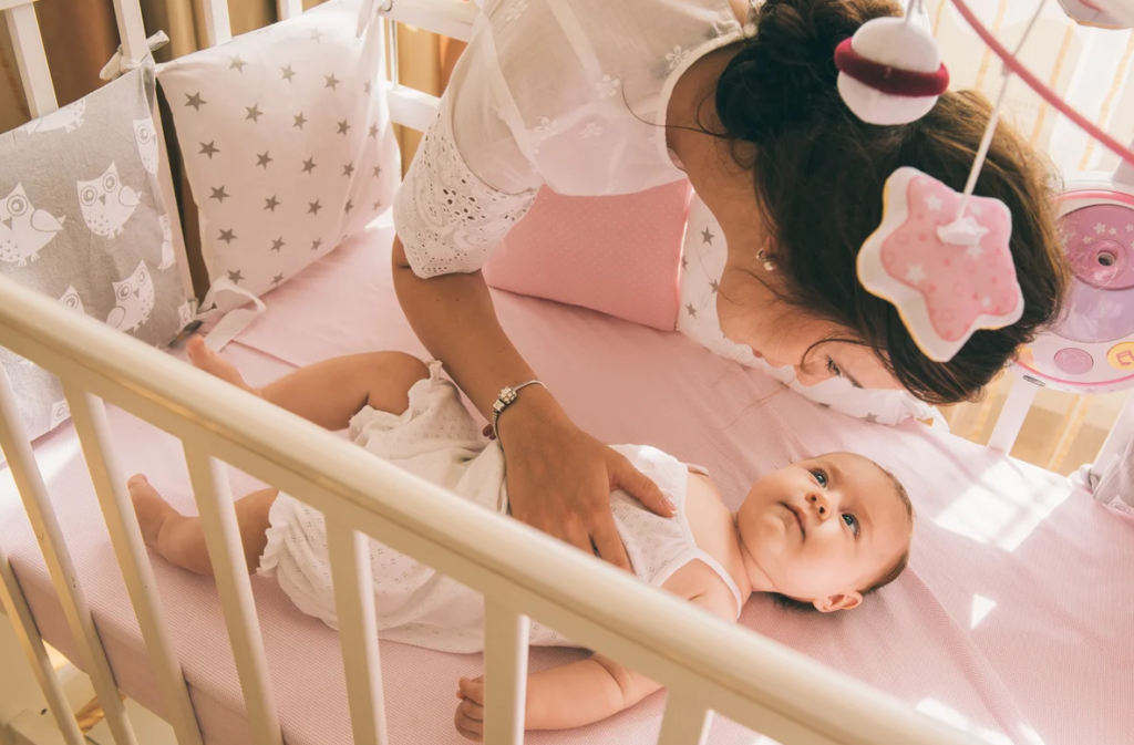 Как можно отучить ребенка спать с родителями?