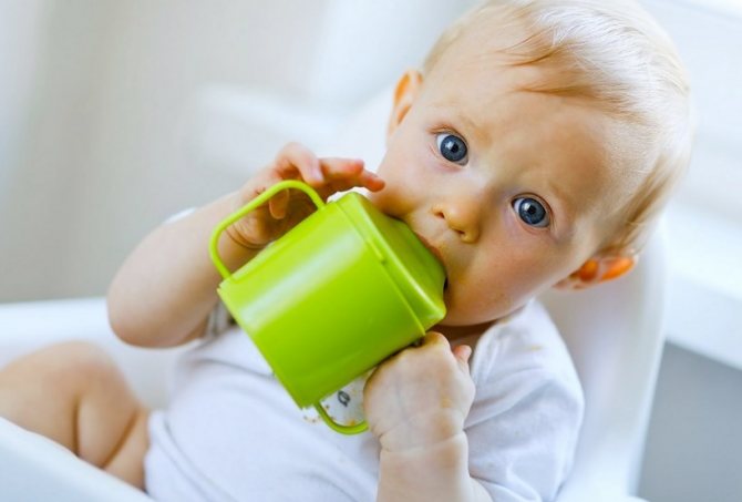 Как приучить ребенка пить воду в разном возрасте