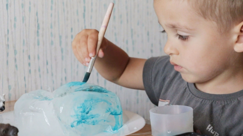 Во что играть с малышом в год для правильного развития