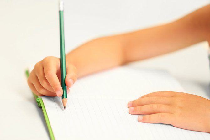 Как научить ребенка правильно держать ручку и карандаш – 8 способов