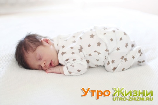Можно ли новорожденному спать на животе