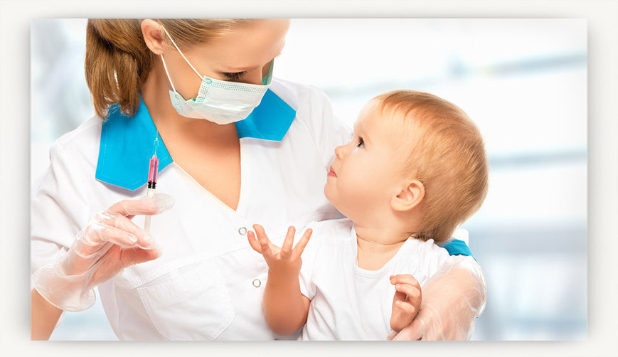 Можно или нельзя купать ребенка после прививки