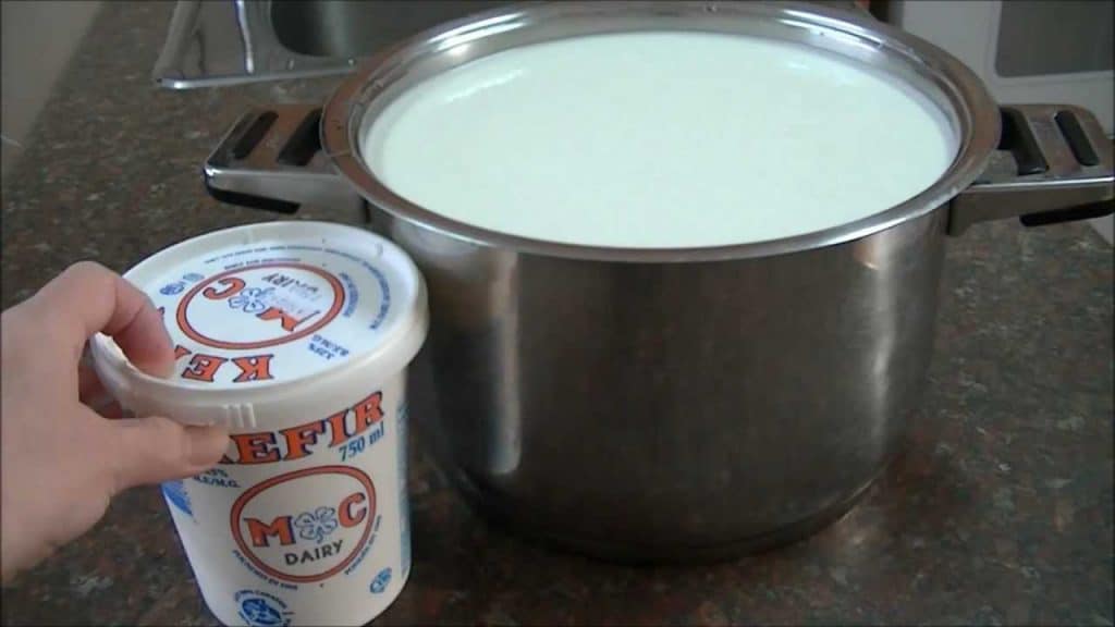 Кефир кефиру – рознь или как выбрать полезный напиток для ребенка до года?