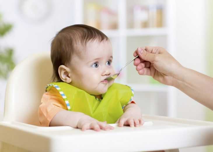 Отучаем ребёнка кидаться вещами и едой: 8 полезных советов