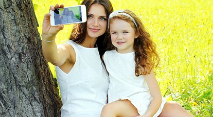 Почему многие мамы боятся выставлять фото с детьми в соцсетях