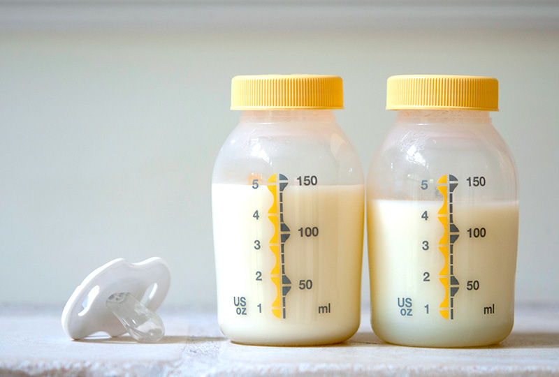 Грудное молоко: как должно выглядеть, цвет и фото