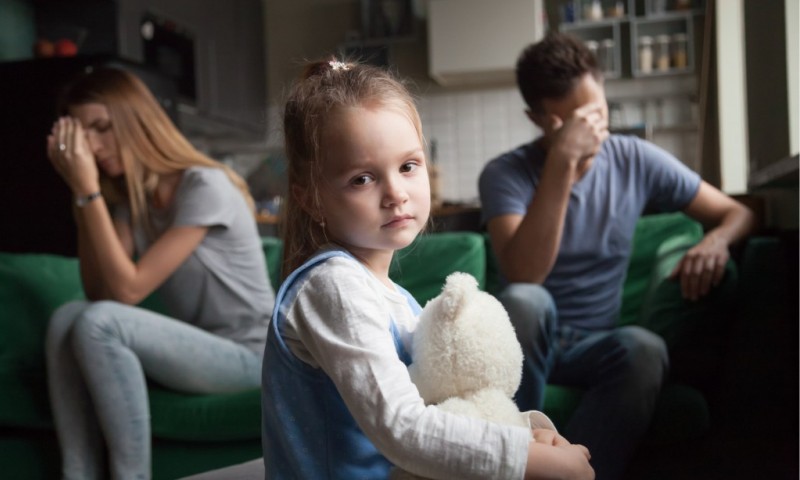 Как правильно рассказать ребенку о разводе: советы психолога
