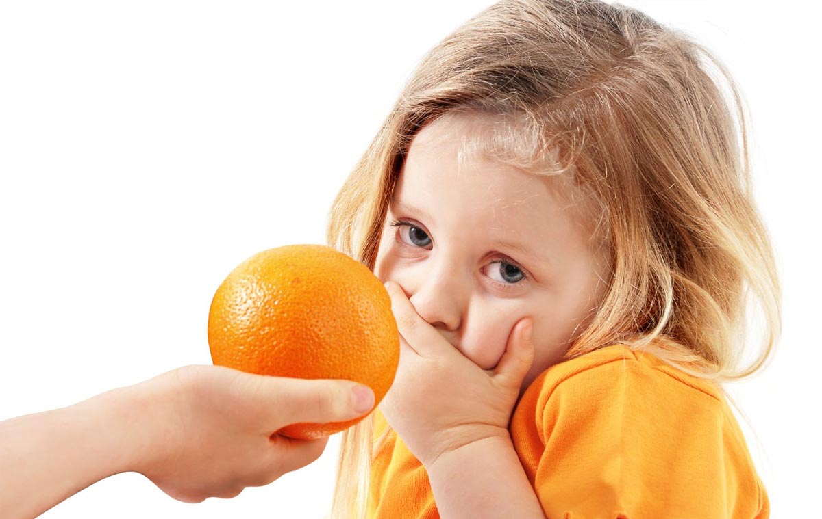 У ребенка гноится глазик – что делать, как и чем лечить?