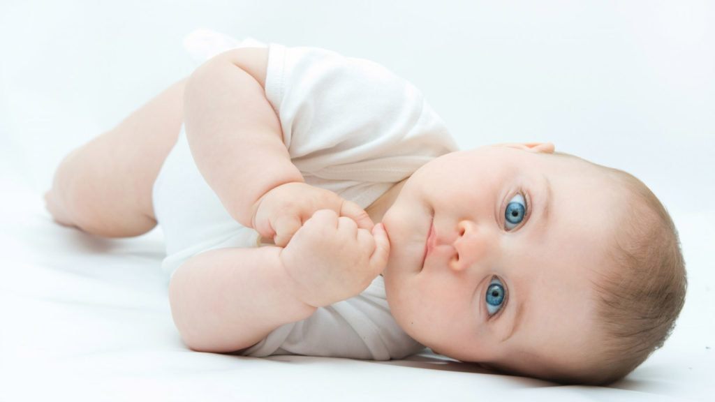 Ваш ребенок часто потеет во сне? Узнайте об этом все!