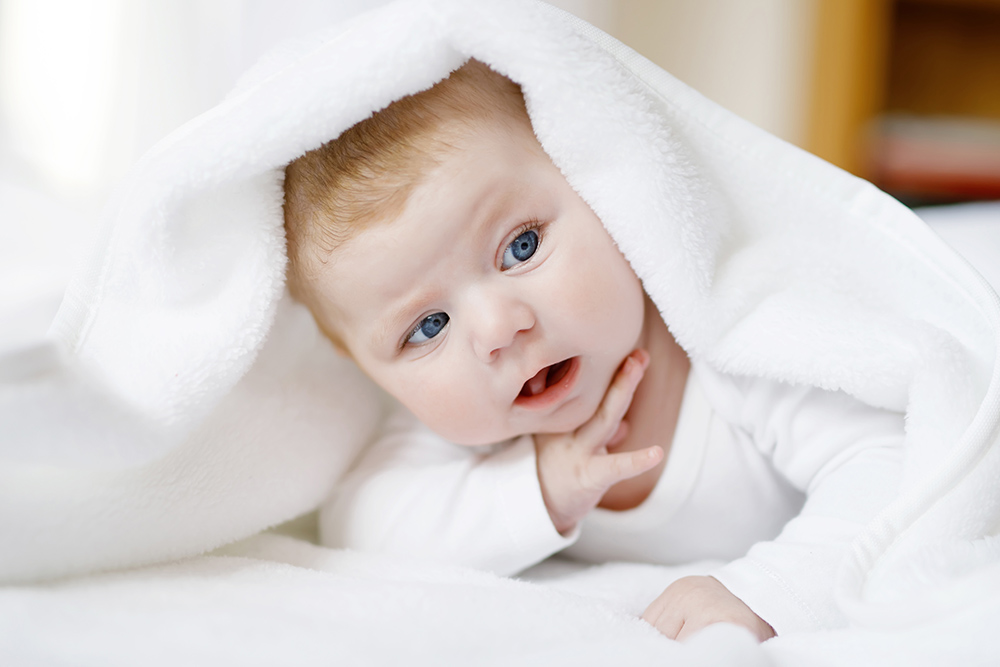 Почему ребенок постоянно икает — как помочь малышу