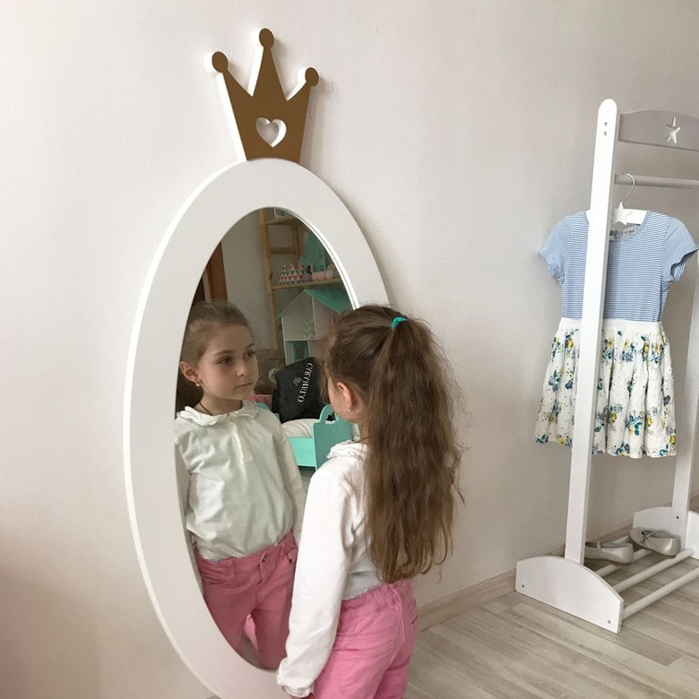 А нужно ли зеркало в детской комнате?