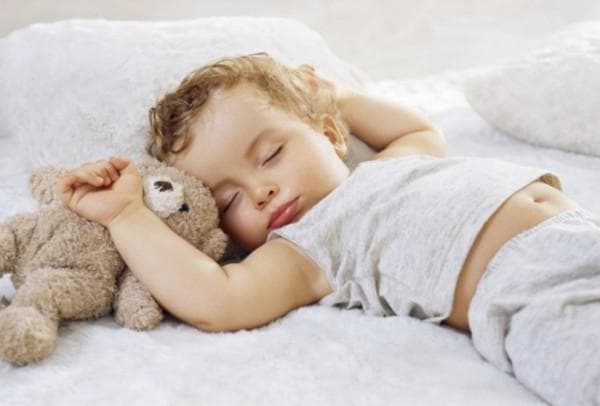 Как отучить ребенка от памперса ночью — советы родителям