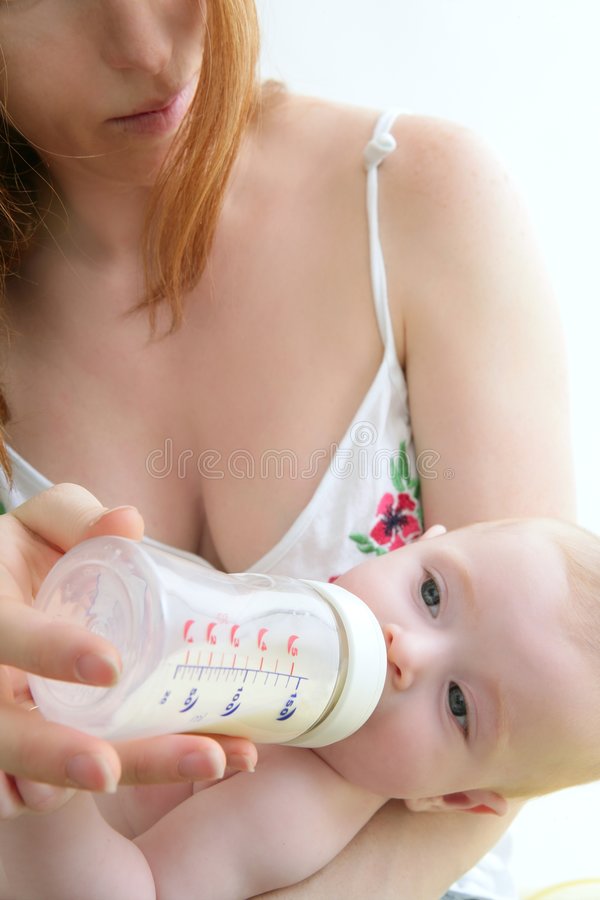 А вы бы стали кормить своего ребенка чужим молоком?