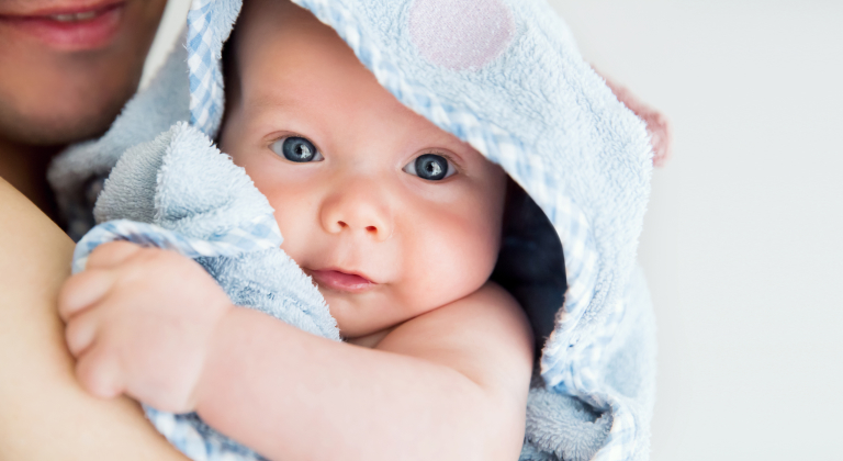 Почему у новорожденных шелушится кожа на голове и теле – что нужно знать маме