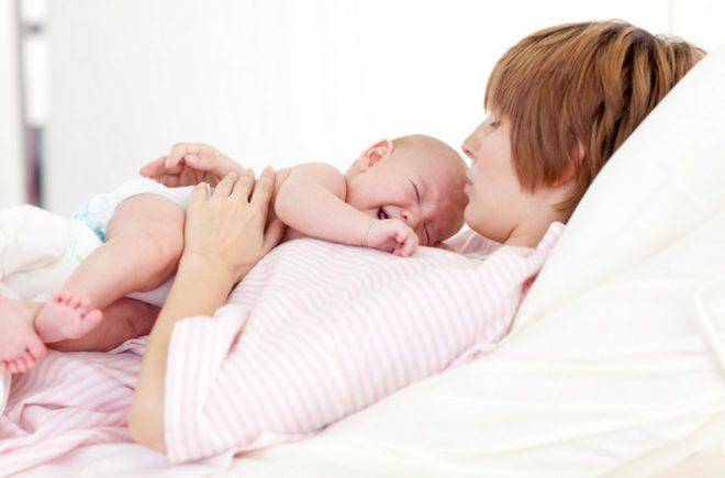 Новорожденный много спит и не просит кушать — причины