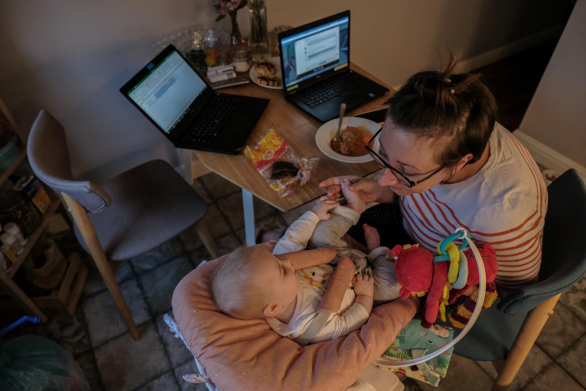 Кто поможет работающей маме?