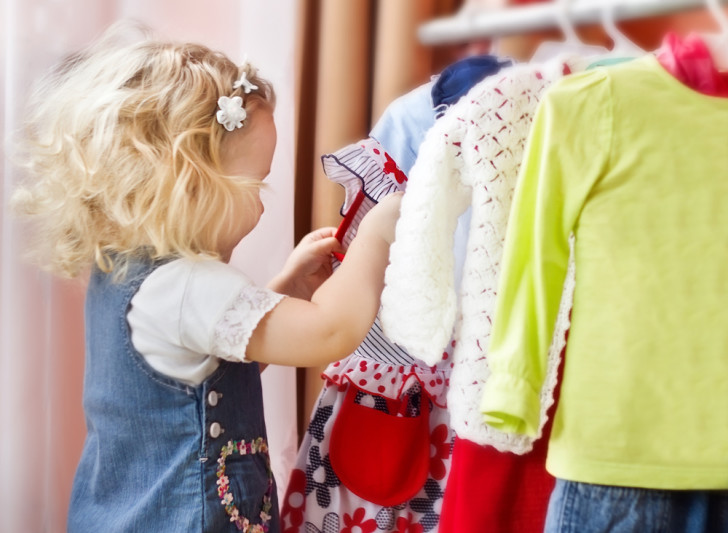 Ты уже большой: 7 способов научить малыша одеваться самостоятельно
