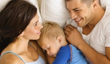 Как можно отучить ребенка спать с родителями?