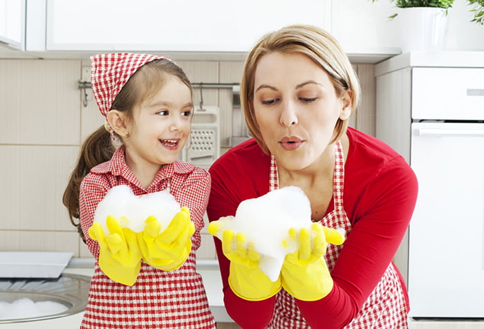 Как сделать процесс уборки интересным для ребенка?