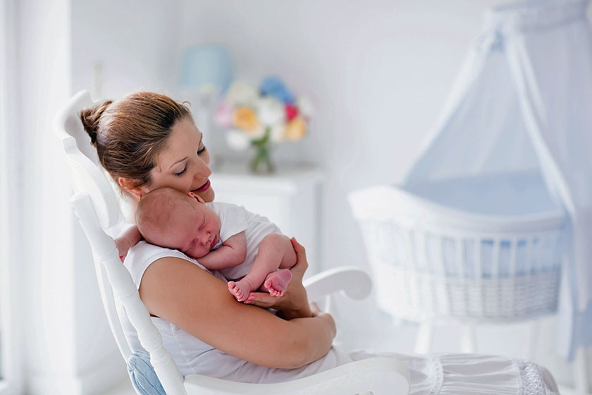 Почему болит грудь при кормлении ребенка? Причины и что делать?