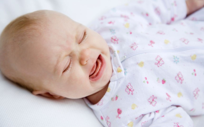 Почему новорожденный плохо спит, способы решения проблемы