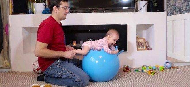 Занятия на фитболе с новорожденным ребенком (+ очень много видео инструкций)