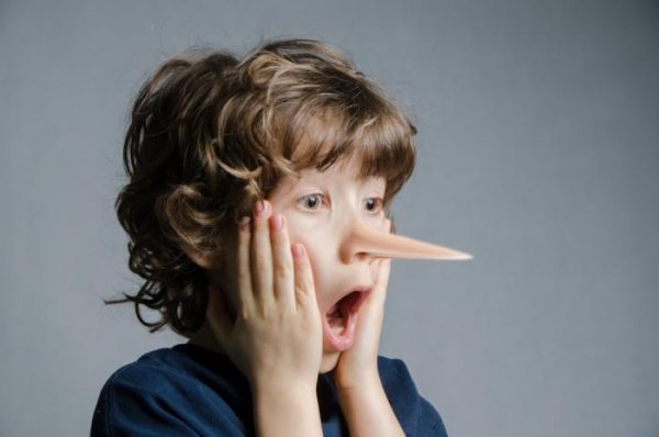 Детская ложь: почему ребенок врет и как научить его говорить правду