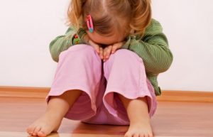 Ребёнок плачет в детском саду: как помочь малышу?