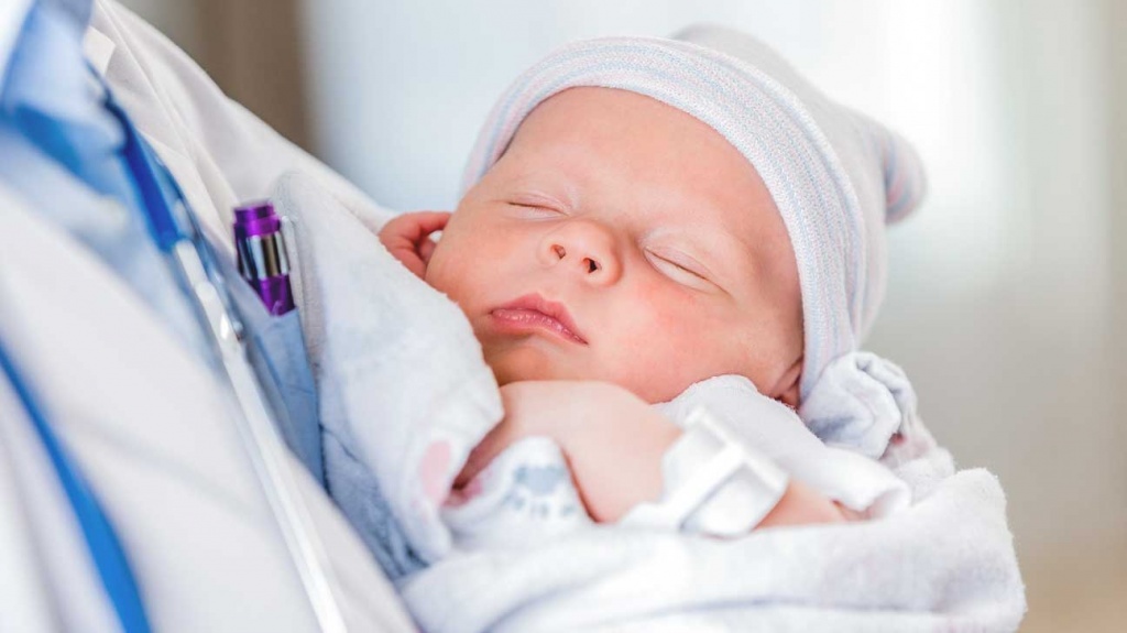 Какие делают прививки в роддоме новорожденным