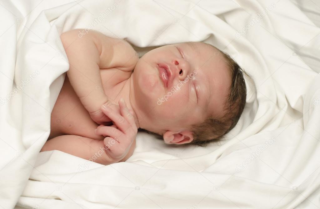 Почему трясется подбородок у новорожденного: причины тремора подбородка у грудничка