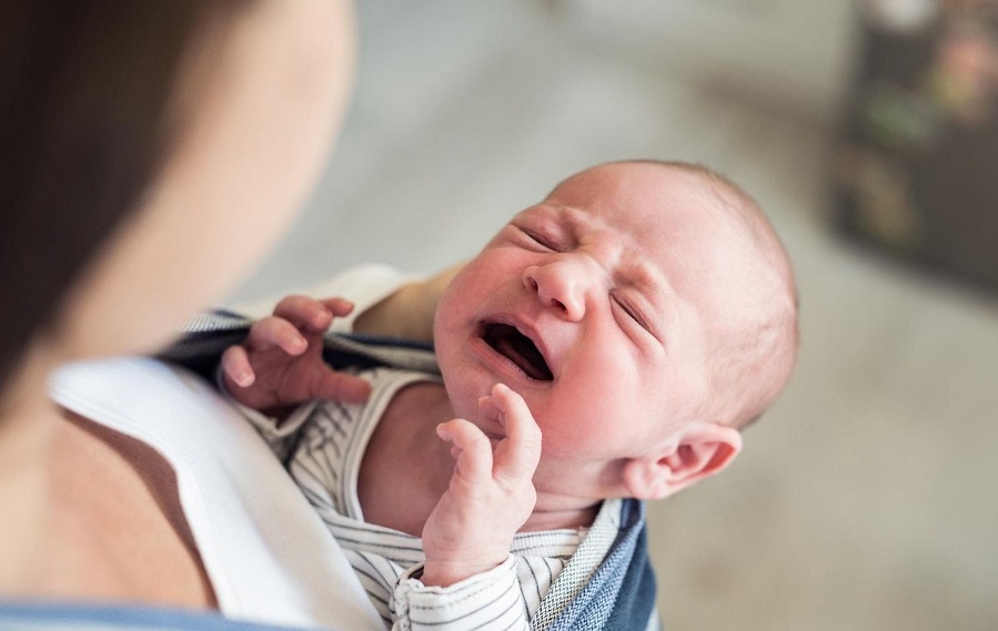 Ребенок давится при кормлении грудным молоком