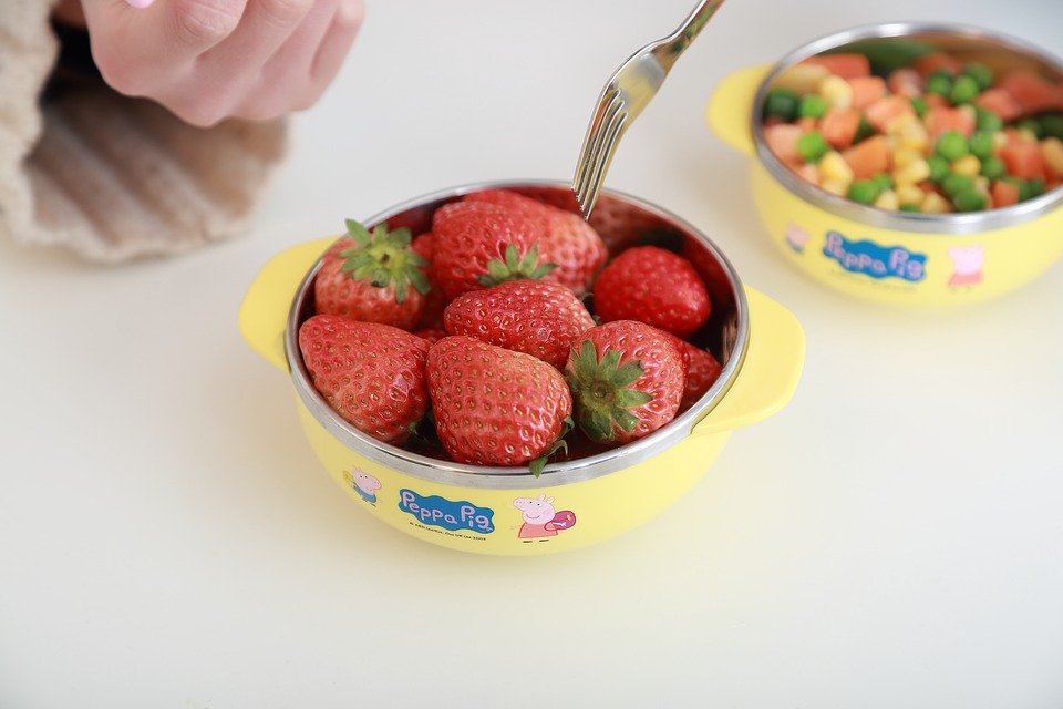 Какую посуду нужно купить для ребенка в первую очередь