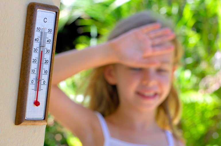 Как спасаться от жары? как помочь ребенку в жару? советы :: syl.ru