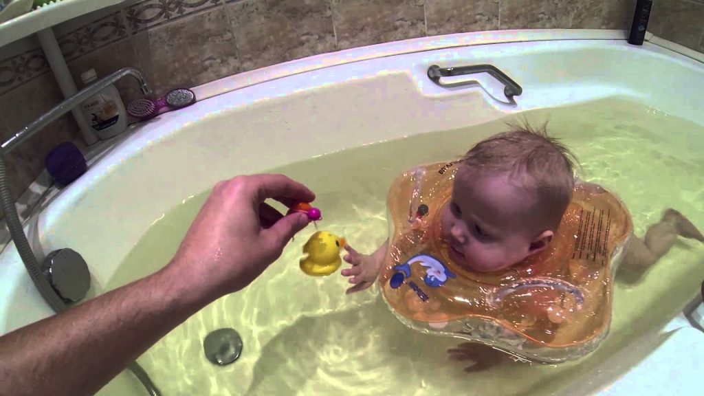 Сколько нужно добавлять марганцовки при купании ребенка. купание новорожденного в марганцовке: как правильно развести раствор и чем можно заменить